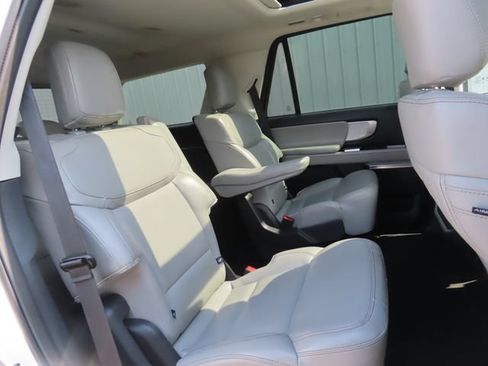 Used 2025 Ford Expedition Active AWD/4WD image 30