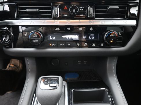 New 2026 Nissan Pathfinder SL FWD image 17