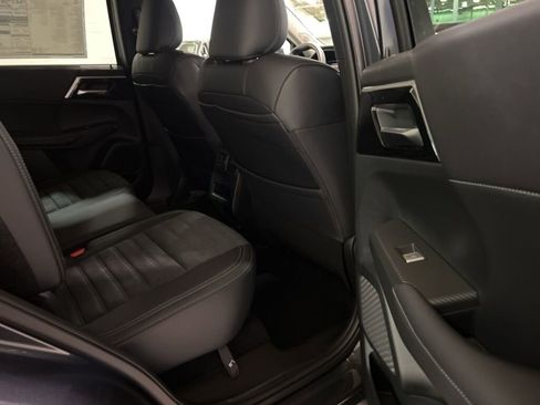 New 2025 Mitsubishi Outlander SE image 11