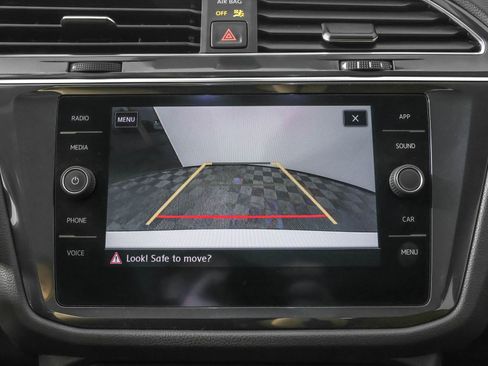 Used 2019 Volkswagen Tiguan SE w/ Panoramic Sunroof Package image 8