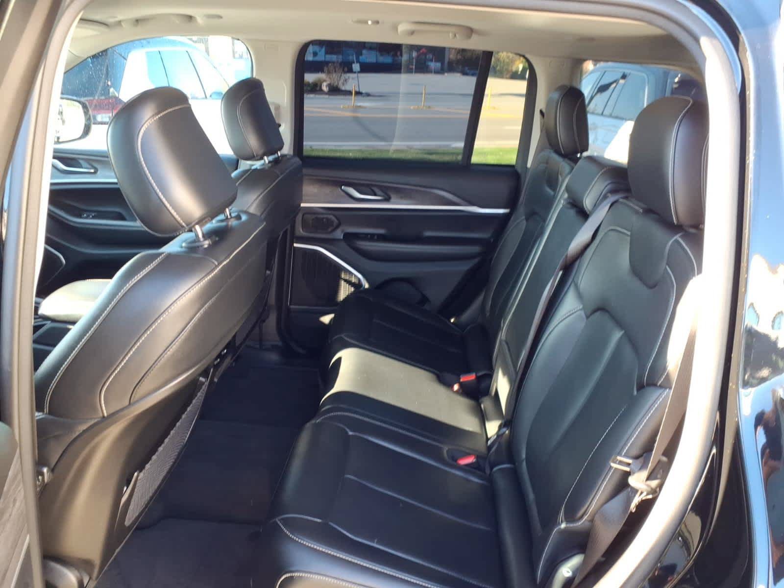Used 2022 Jeep Grand Cherokee Limited AWD/4WD image 12