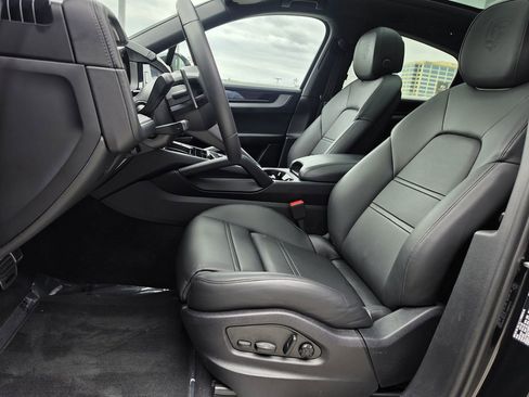 Certified 2026 Porsche Cayenne S AWD/4WD image 10