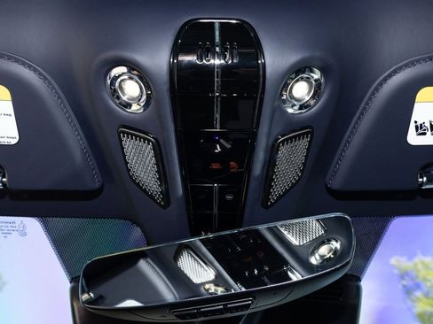 Used 2025 Aston Martin Vanquish V12 image 30