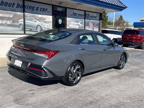 Certified 2024 Hyundai Elantra SEL w/ Convenience Package image 6