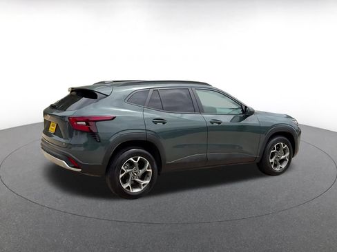 Used 2025 Chevrolet Trax LT FWD image 15