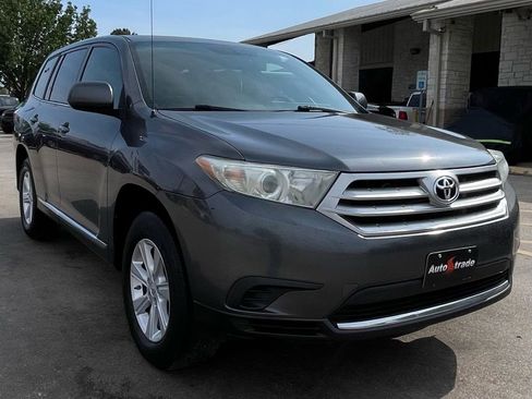 Used 2011 Toyota Highlander 2WD image 3
