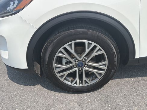 Certified 2022 Ford Escape SEL w/ Technology Package AWD/4WD image 11