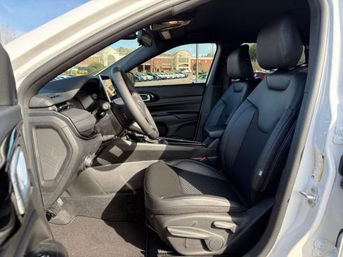 New 2026 Jeep Compass Latitude image 13