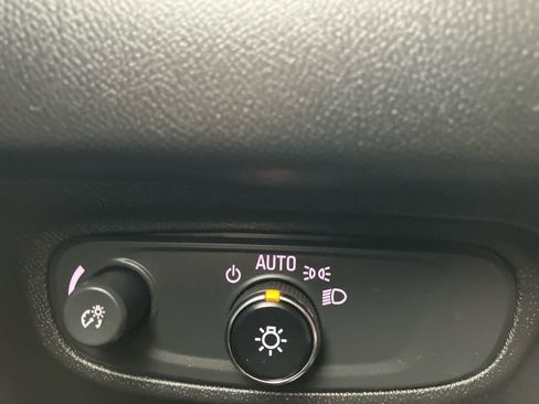 Used 2022 GMC Terrain SLE w/ Driver Convenience Package image 14