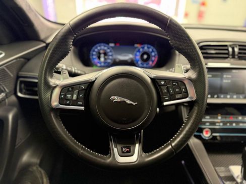 Used 2020 Jaguar F-PACE SVR image 17