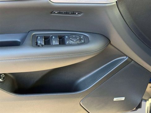 Used 2025 Cadillac XT6 Premium Luxury image 21