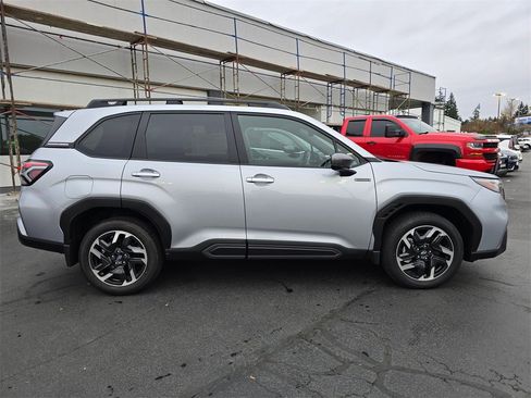 New 2025 Subaru Forester Limited image 3