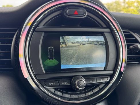 Used 2019 MINI Cooper 4-Door Hardtop w/ Signature Upholstery Package image 15