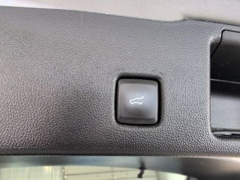 Certified 2023 Ford Escape Platinum AWD/4WD image 30