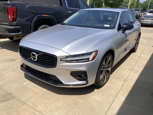 Used 2022 Volvo S60 B5 Inscription FWD image 1