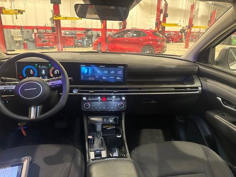 Used 2025 Hyundai Tucson SEL FWD image 12
