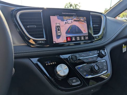 New 2026 Chrysler Pacifica Select FWD image 22