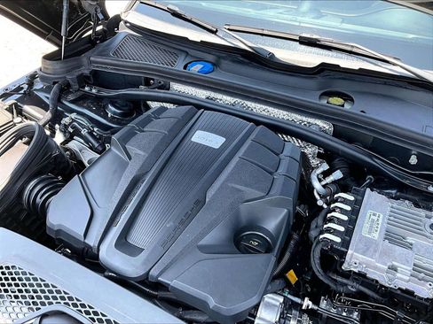 Certified 2020 Porsche Macan S AWD/4WD image 24