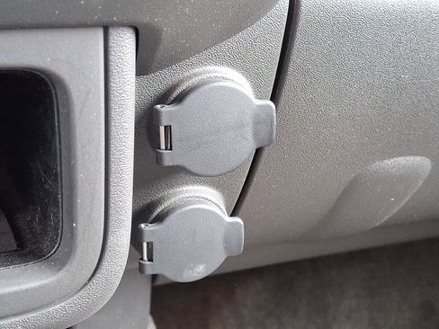 Used 2015 Nissan Frontier SV image 24