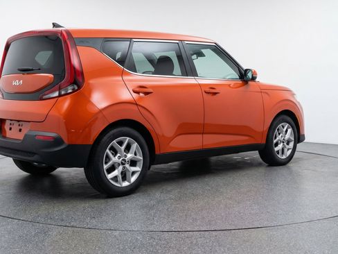 Used 2025 Kia Soul LX w/ LX Technology Package FWD image 9