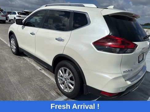Used 2020 Nissan Rogue SV image 14