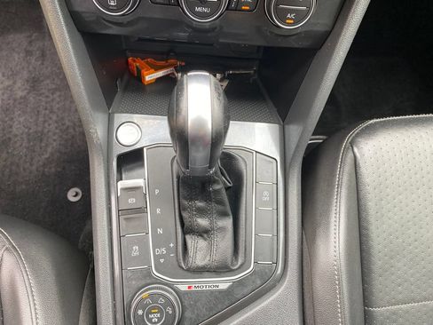 Used 2018 Volkswagen Tiguan SE w/ Panoramic Sunroof Package AWD/4WD image 35