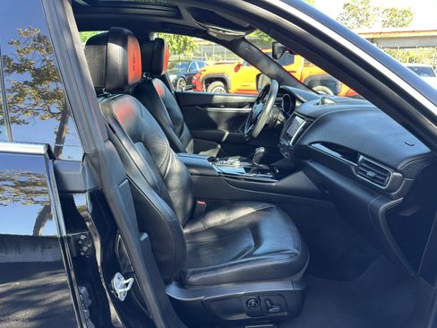 Used 2018 Maserati Levante AWD/4WD image 20