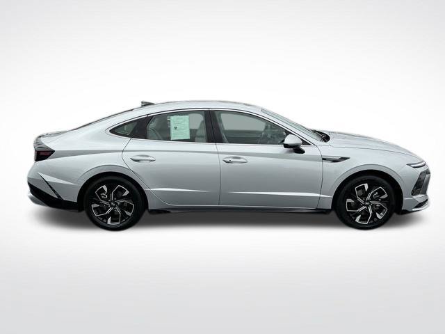 Used 2025 Hyundai Sonata SEL FWD image 7