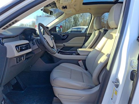 Used 2024 Lincoln Aviator AWD w/ Premium Package image 11