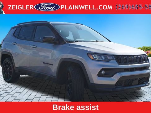 Used 2023 Jeep Compass Latitude AWD/4WD image 7