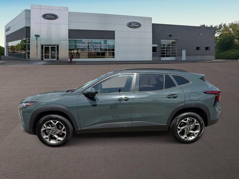 Used 2025 Chevrolet Trax LT w/ LT Convenience Package FWD image 6
