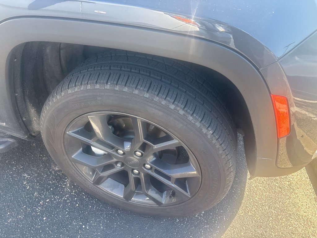 Used 2025 Jeep Grand Cherokee Limited AWD/4WD image 10