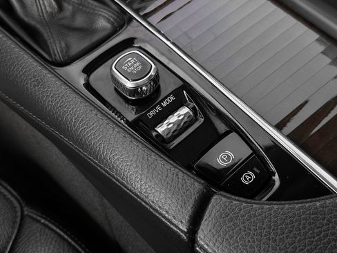 Used 2018 Volvo XC90 T6 Momentum w/ Convenience Package AWD/4WD image 19