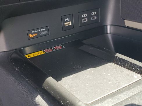 Used 2025 Toyota Camry LE image 10