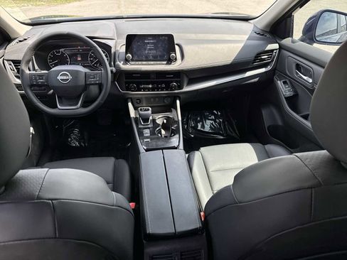 Used 2025 Nissan Rogue SV w/ SV Premium Package FWD image 17