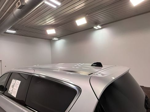 Used 2024 Chrysler Pacifica Touring-L image 43