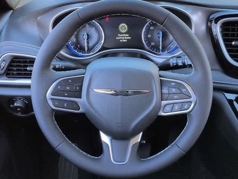 New 2026 Chrysler Pacifica Select FWD image 27