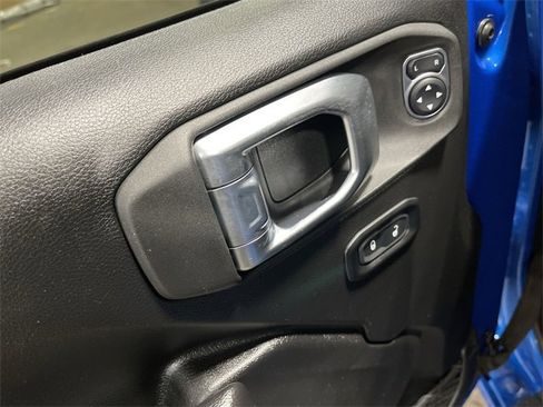 Used 2021 Jeep Gladiator Sport image 19