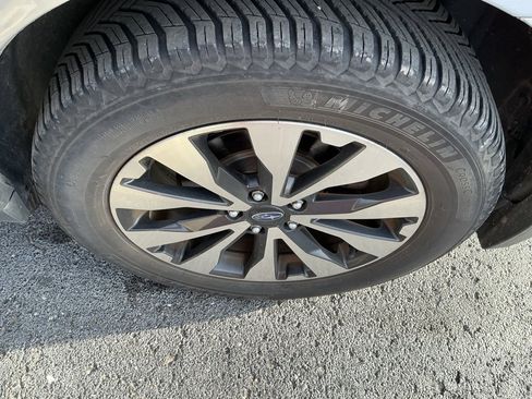 Used 2017 Subaru Outback 2.5i Limited w/ Popular Package #5 image 9