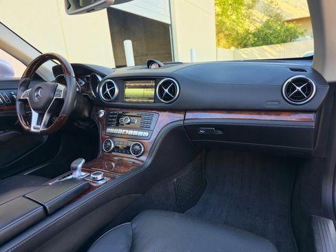 Used 2014 Mercedes-Benz SL 550 image 25