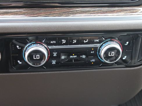 Used 2023 GMC Sierra 1500 SLE RWD image 17