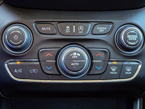 Used 2022 Jeep Cherokee Trailhawk w/ Trailer Tow Group image 19