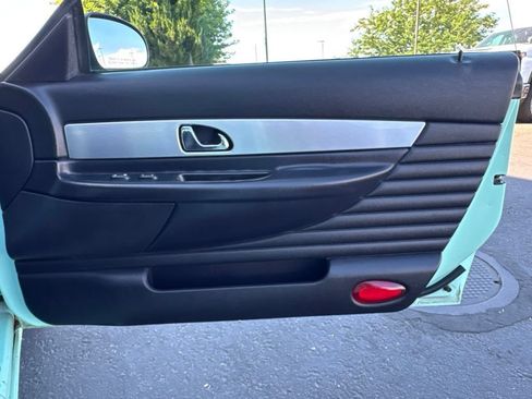 Used 2004 Ford Thunderbird RWD image 27