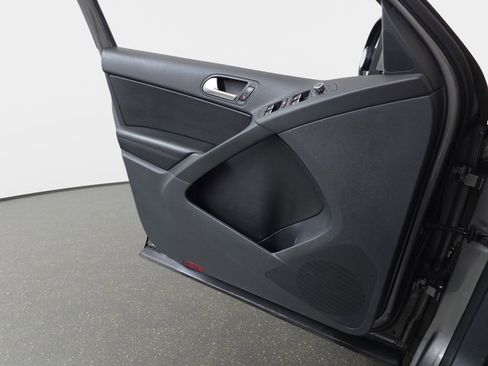 Used 2011 Volkswagen Tiguan SE AWD/4WD image 26