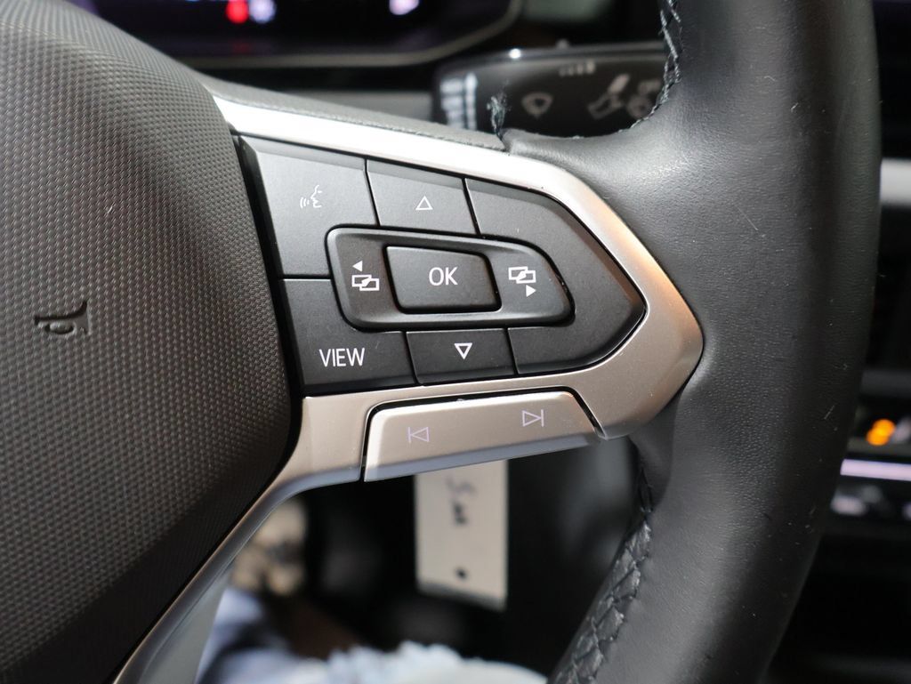 Used 2025 Volkswagen Jetta Sport FWD image 33