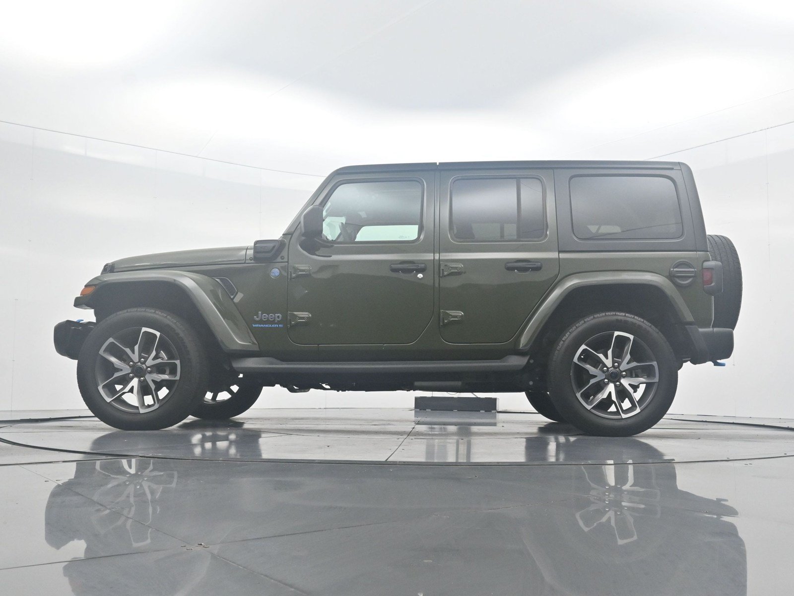 Used 2024 Jeep Wrangler Unlimited w/ Convenience Group AWD/4WD image 32