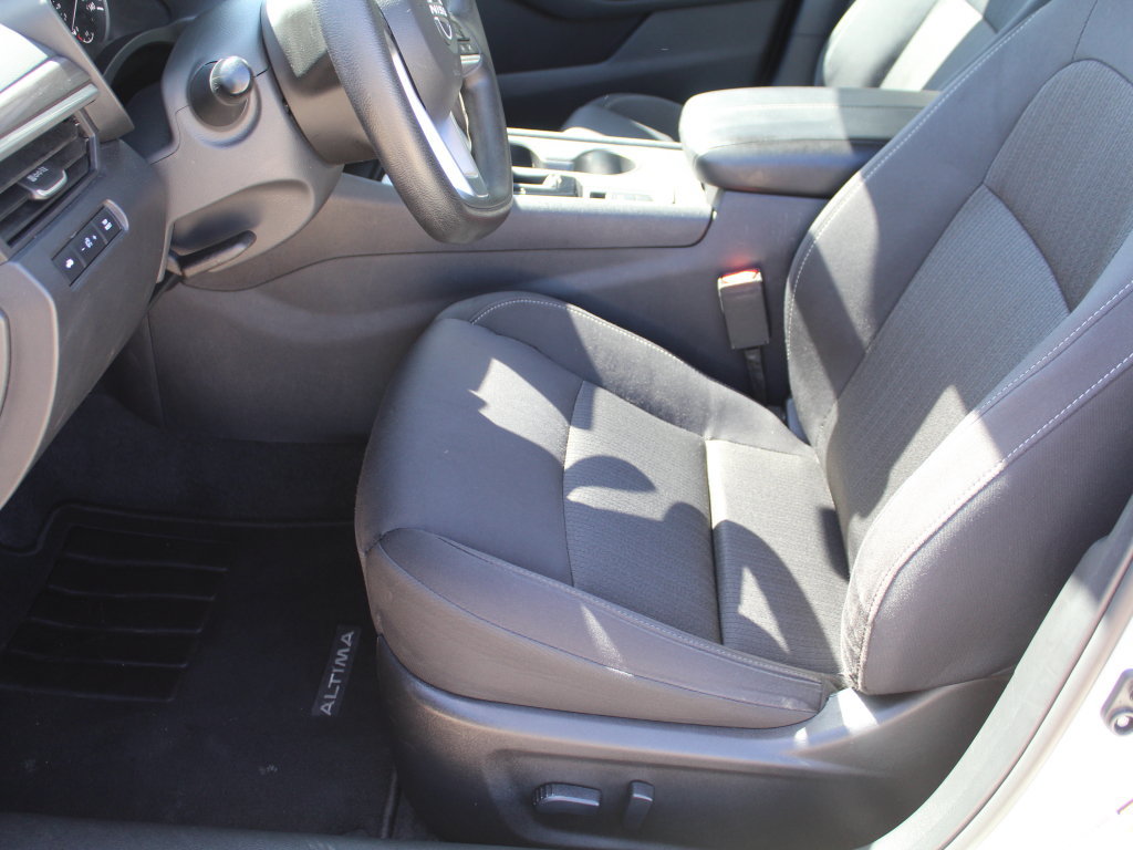 Used 2025 Nissan Altima 2.5 SV AWD/4WD image 9
