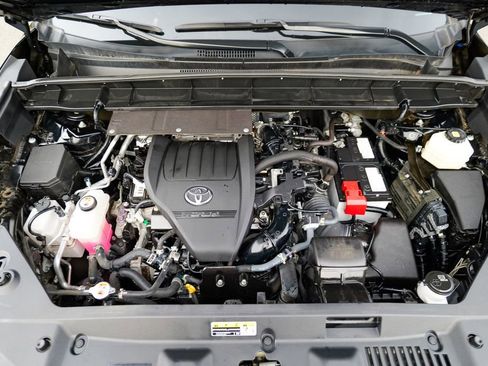 Used 2023 Toyota Highlander XLE AWD/4WD image 54
