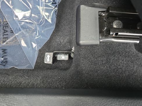 Used 2014 Toyota Corolla LE image 30