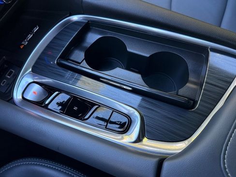 Used 2024 Buick Enclave Essence image 32